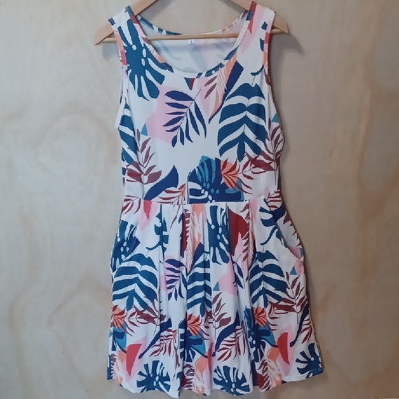 Source Unknown Dresses & Skirts - Unbranded Tropical Leaf Dress With Pockets